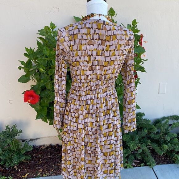 Wash and wear summer dress size small - Picture 5 of 9